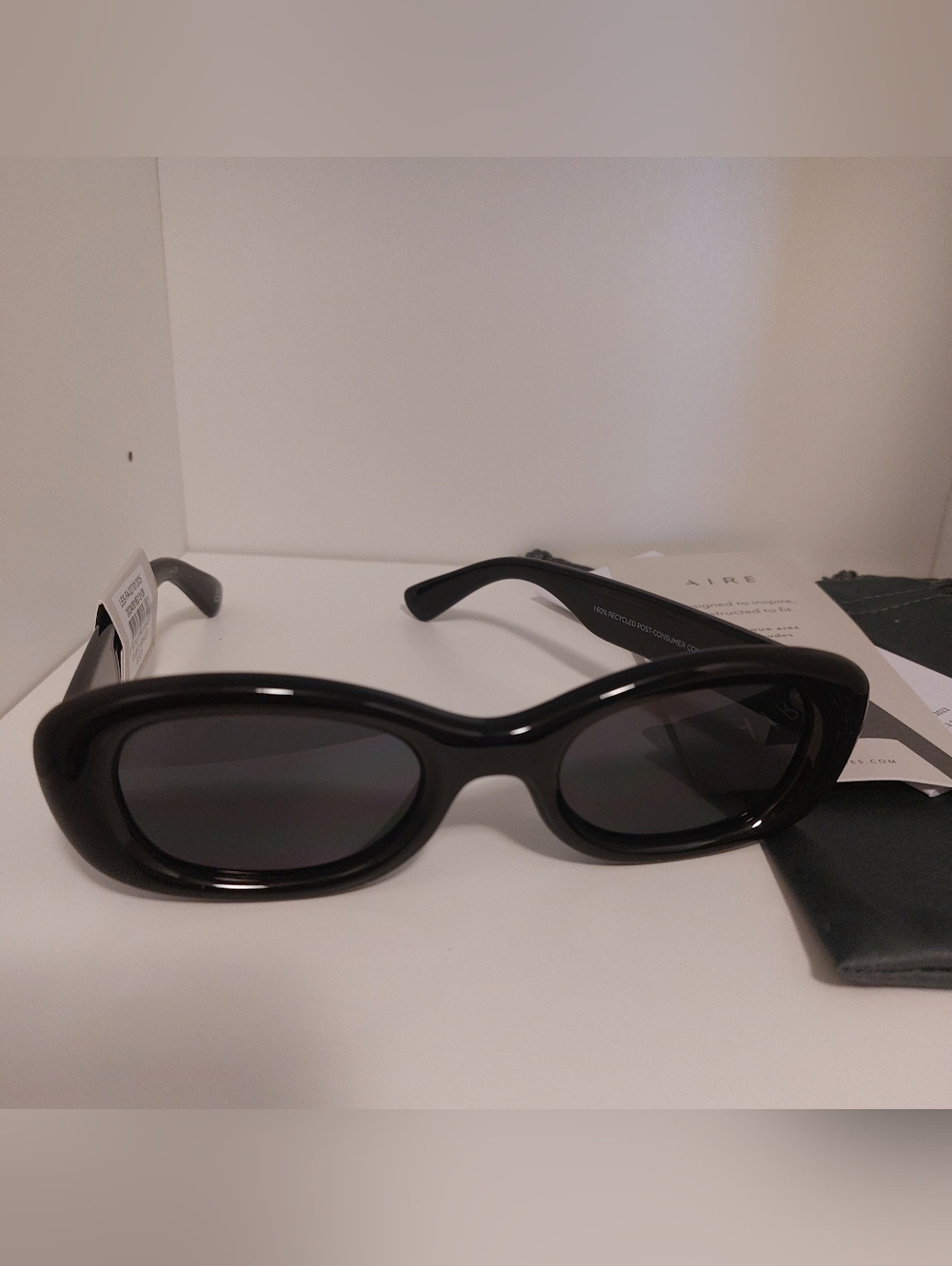 AIRE Callisto Black Oval Sunglassese